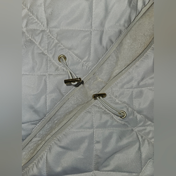 Forever21 faux fur vest - Picture 8 of 8